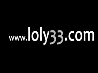 Lezzy teenie प्रेमियों पोसिंग में सॉना