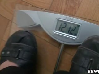 Bbw στοίχημα: γαμήσι ένα μελαχρινός/ή μεγάλος νέος κυρία με μεγάλος βυζιά.