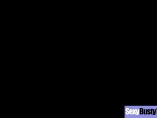 Desirable ربة البيت (veronica avluv) مع كبير jugss مسمر المتشددين في حدبة vid-26
