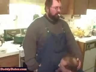 Daddydater cigar पिता बेर हो जाता है उसके बड़ा कॉक चूसा